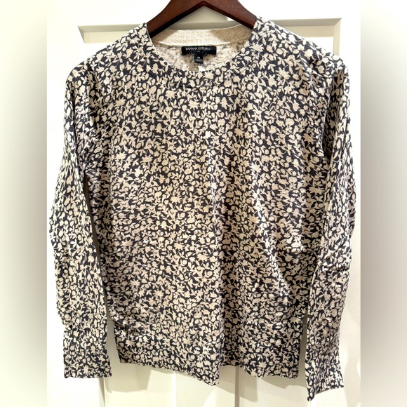 Banana Republic floral print crewneck sweater medium - Picture 1 of 3